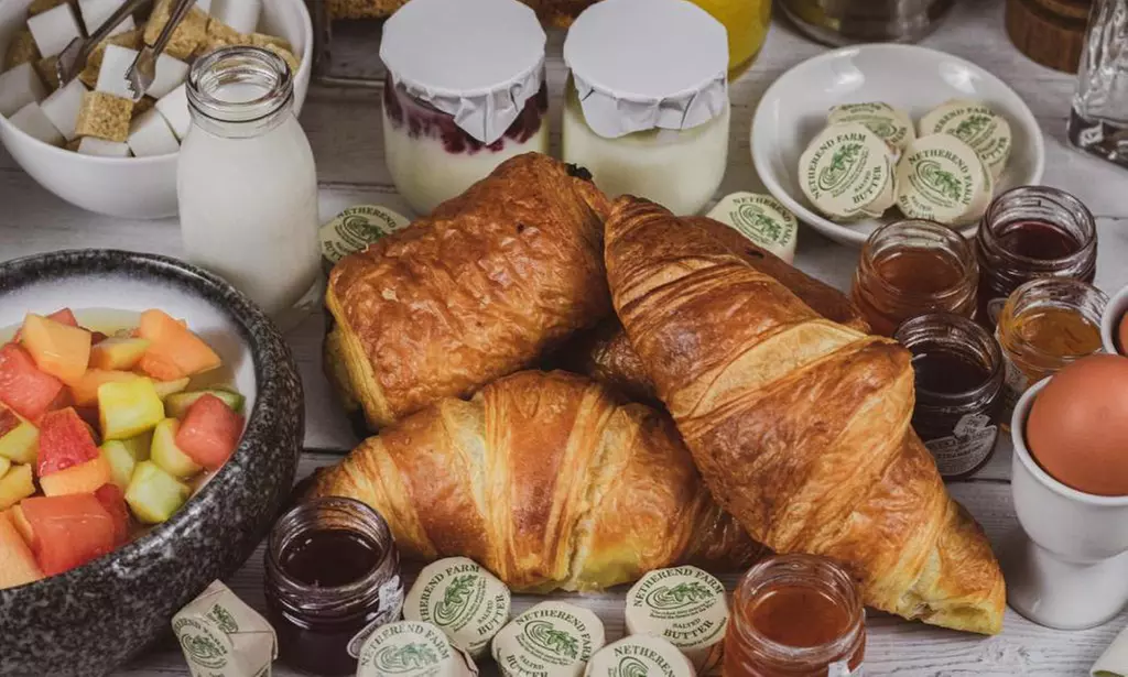 4* Lake District: Luxury Stay for 2 with Scenic Lake Cruise