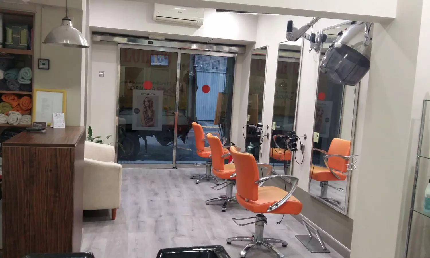 Sesión de peluquería con tinte, mechas o corte en Trenzzo