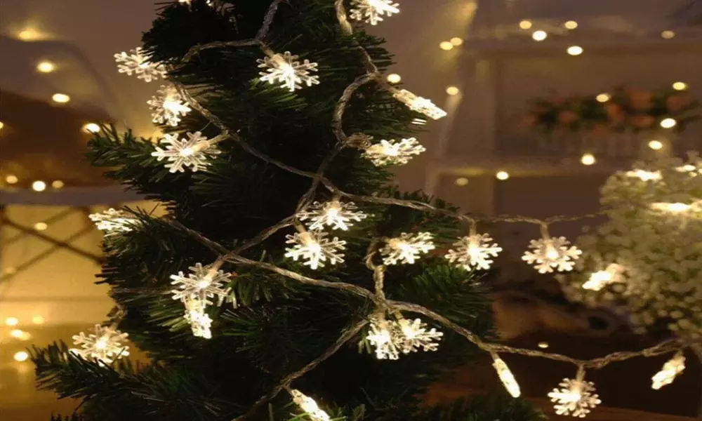 Guirnalda de luces en forma de copo de nieve