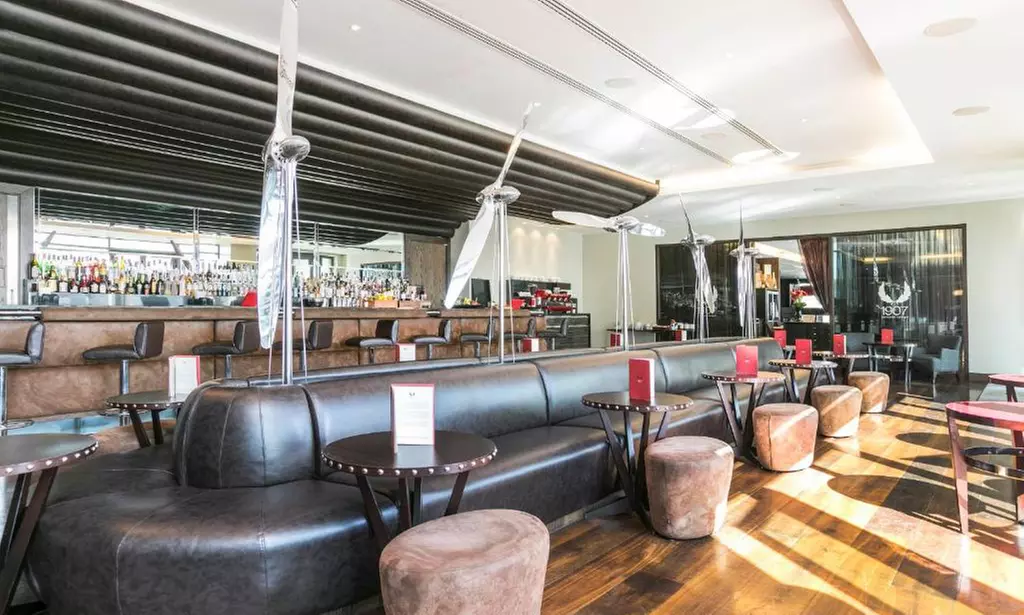 Surrey: Trackside 4* Spa break with Breakfast, Dinner, Prosecco