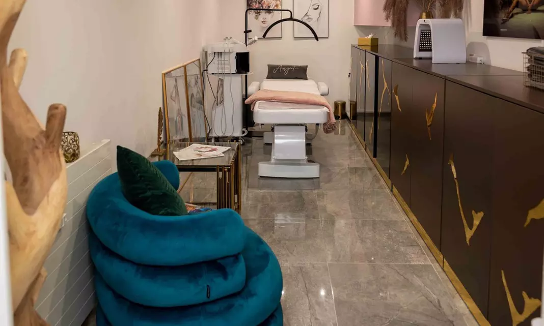 Wimpern- und/oder Augenbrauen-Lifting inkl. Färben für 1 Person