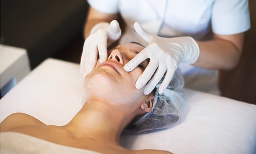 Image 5: Limpieza facial básica con serum lifting, antiedad o vitaminas C 