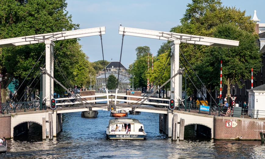 Image 2: Grachtenpracht: vaar langs Amsterdam's mooiste bezienswaardigheden