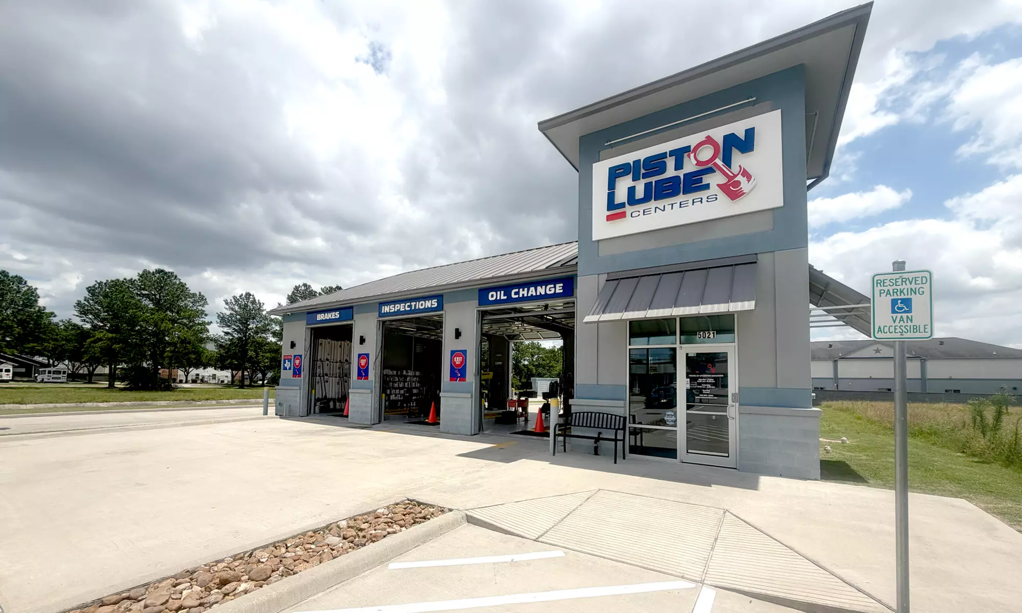 Full Synthetic or Synthetic Blend Oil Change at Piston Lube Center