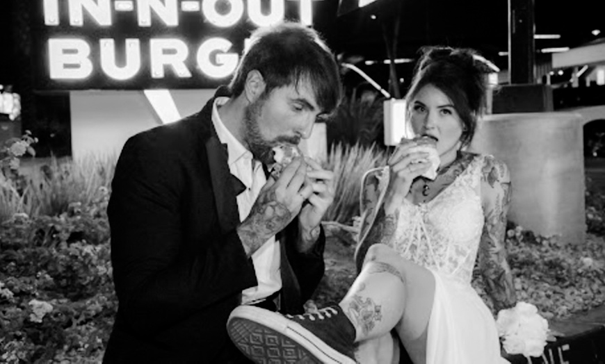 Image 6: VIP Limo Photo Tour: Iconic Landmarks & Professional Photography