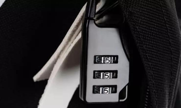 Mochila reflectante con puerto para usb y auriculares - Second Medium