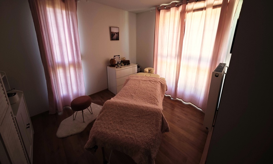 Image 4: Massage relaxant avec soin du visage en option chez L'Instant Doux