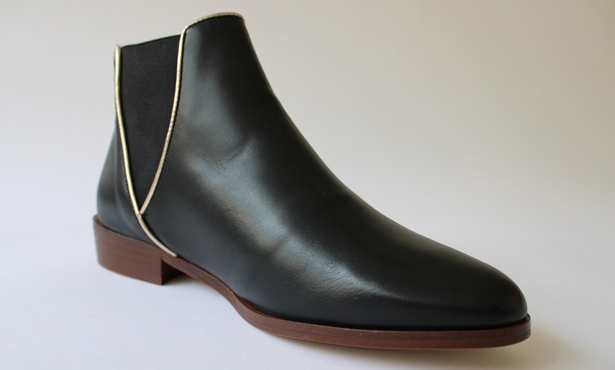 Image 9: Women's Flat Leather Boots