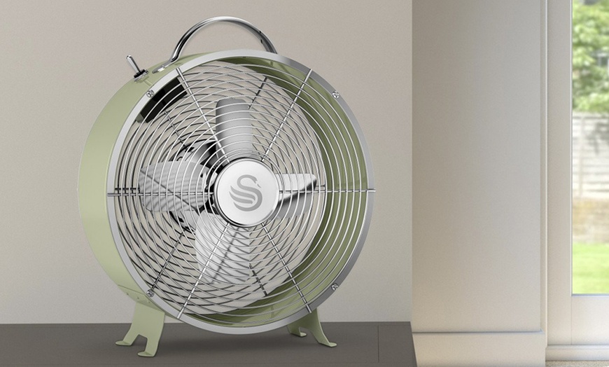 Image 7: Swan Clock Fan