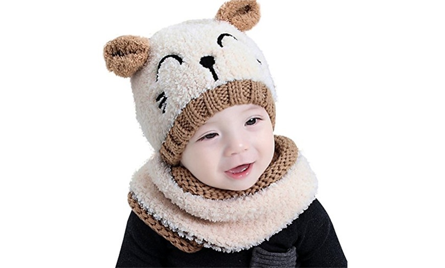 Image 4: Baby Bear Beanie and Scarf Set