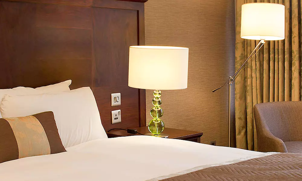 Winchester: 4* Classic Double Room with Breakfast and Late Check-out