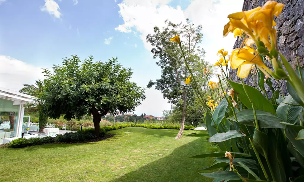 Catania 5*: 1 o 2 notti in camera doppia Superior con colazione e Spa