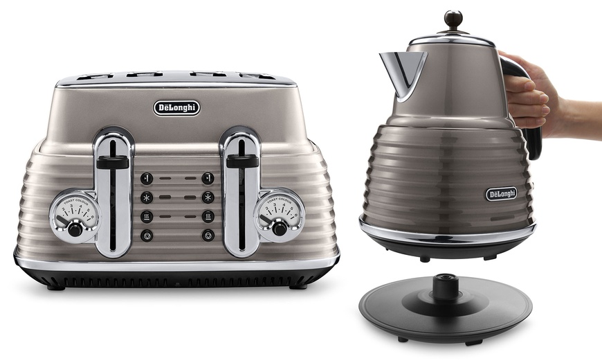 Image 7: Delonghi Kettle and Toaster