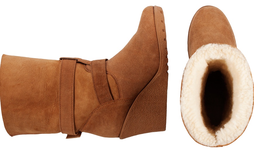 Image 9: Australian Sheepskin Boots