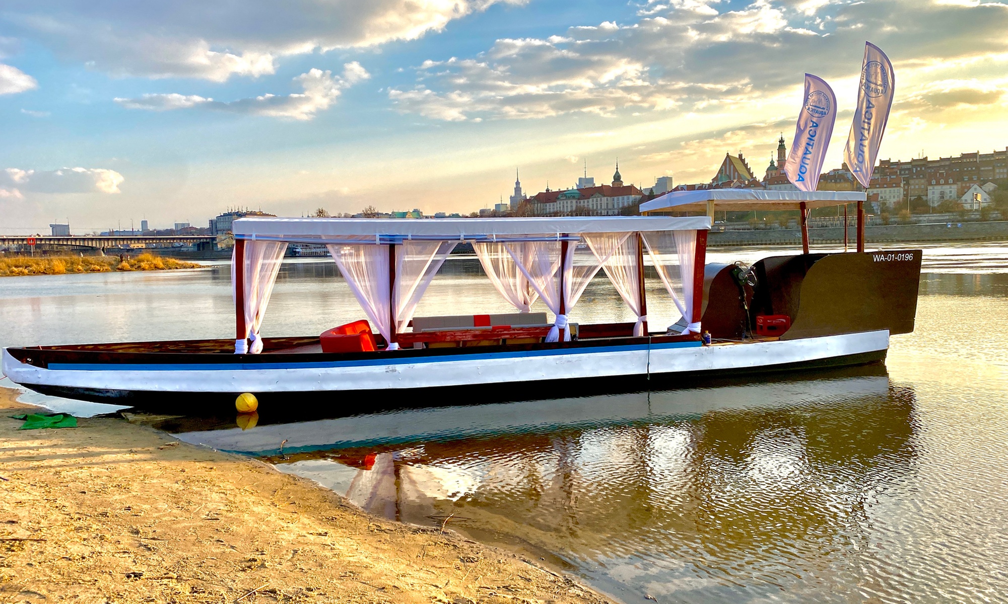 Rejsy po Wiśle – grupowe dla 2 lub 4 osób albo czarter łodzi