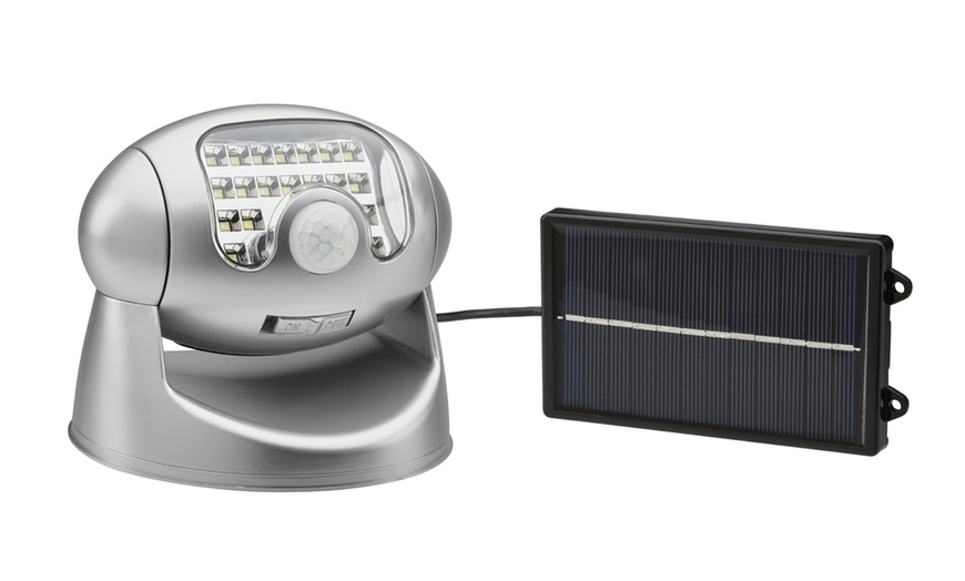 Image 2: 20-LED Solar Porch Light