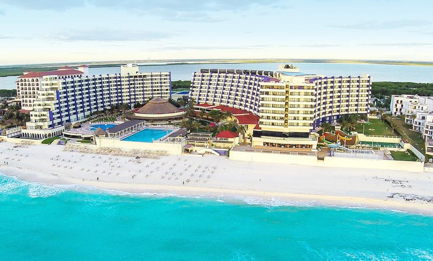 New York and Cancun: 7 or 10 Nights with Flights (£299 Deposit) at New ...