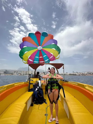 Vuelo en parasailing para hasta 3 personas