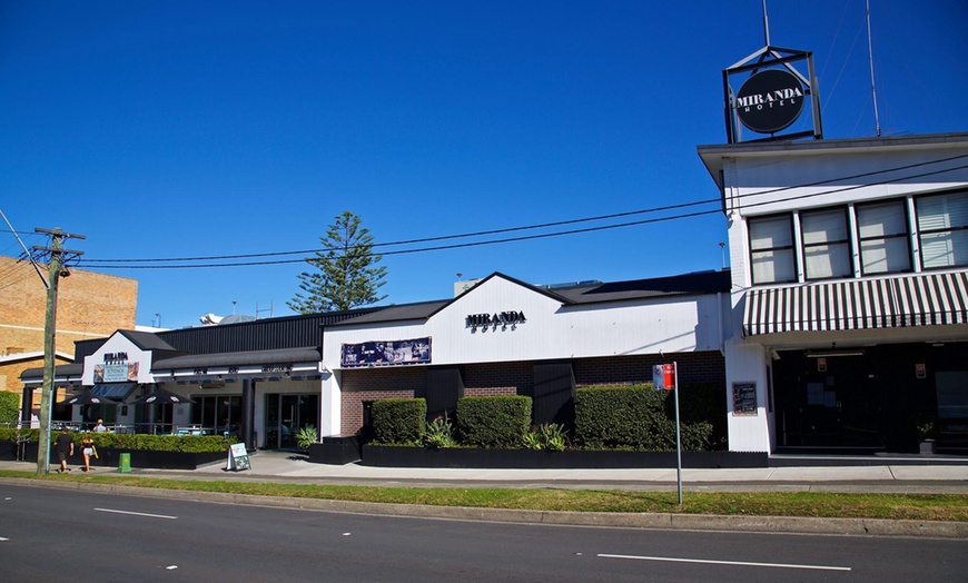 Image 10: Australian Pub Food and Drinks