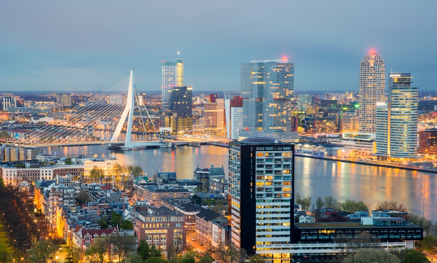 Image 7: Rotterdam: classic kamer in hotel bij de Erasmusbrug