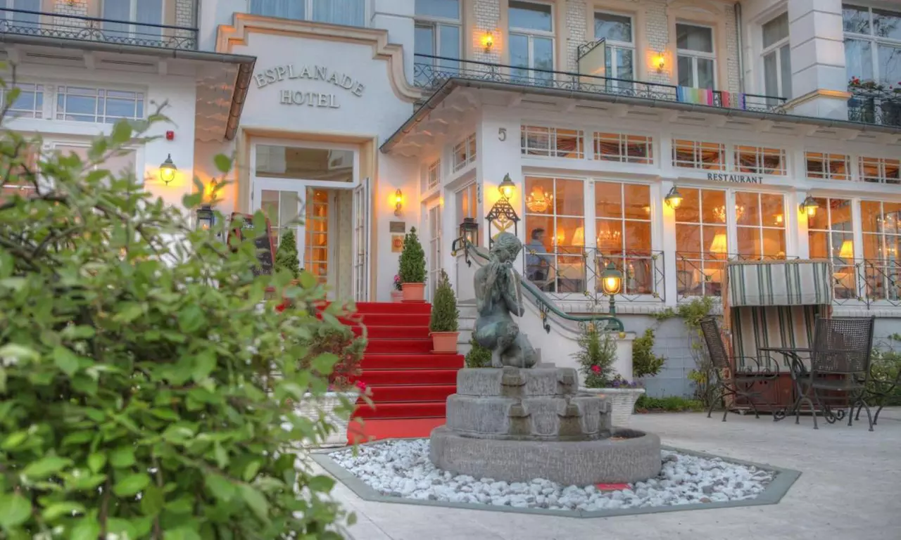 Usedom: Doppelzimmer für Zwei mit Frühstück, 1 Abendessen, 1 Drink, 1 Kaffee & Kuchen im Seetelhotel Villa Esplanade - Primary Image