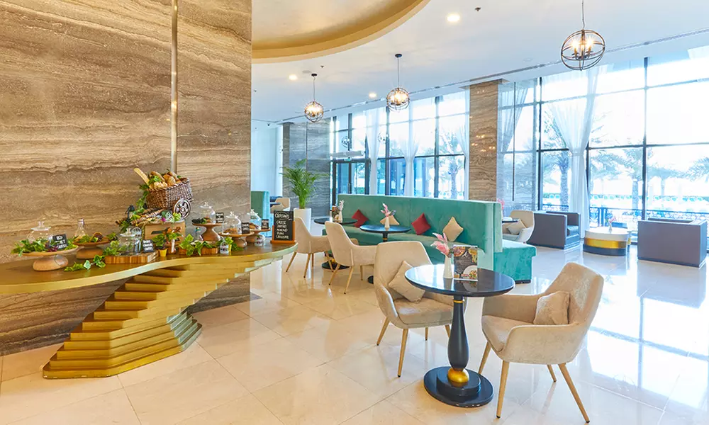 Fujairah: 5* One-Night Stay w/ Optional Breakfast and Dinner Buffet