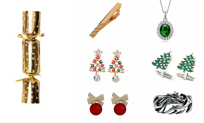 Image 3: Six or Twelve Christmas Crackers with Jewellery and Accessories