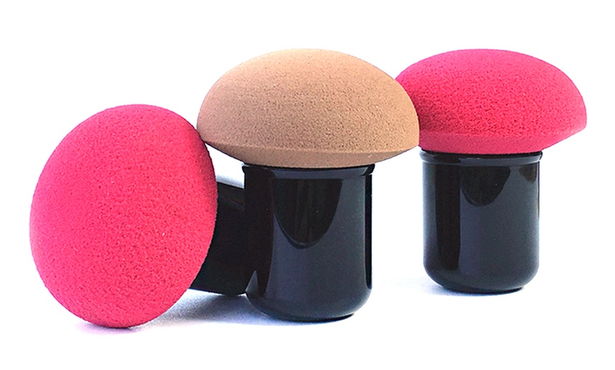 Image 1: Mushroom-Shaped Make-Up Sponge