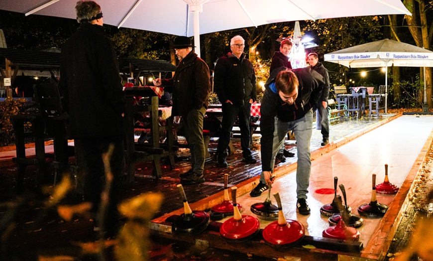 Image 1: 1 Std. Eisstockschießen im Winterbiergarten für bis zu 12 Personen