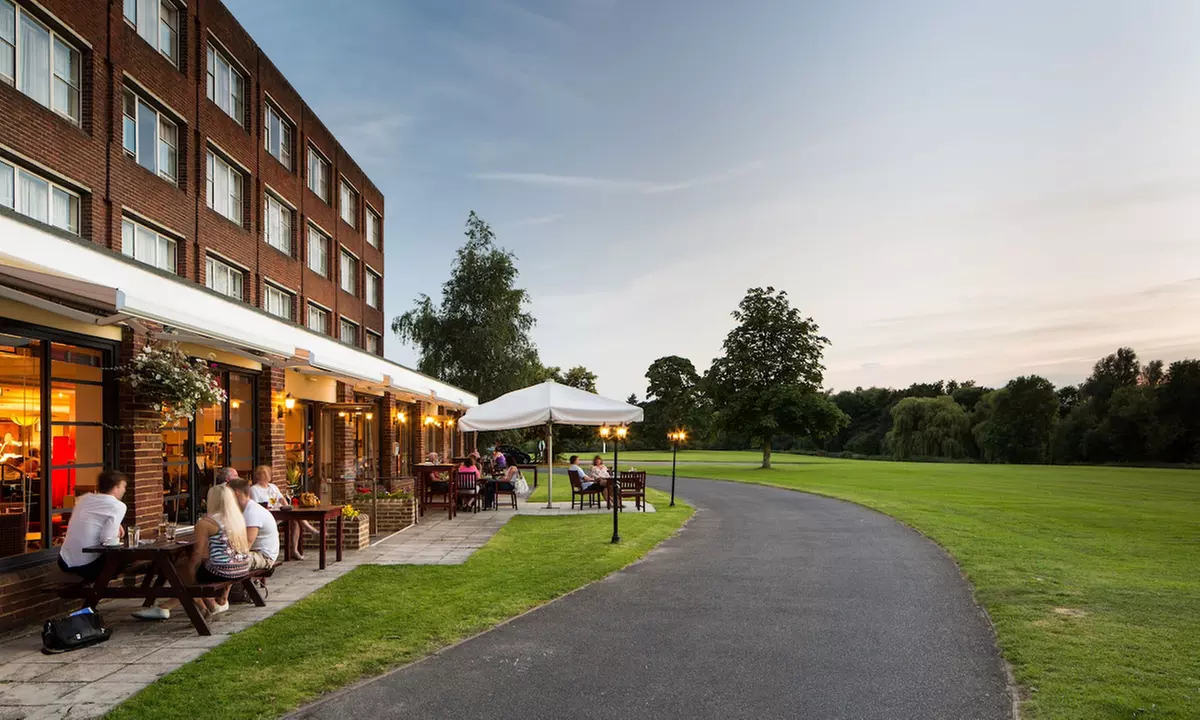 4* Kent: Double or Family Room with Optional Breakfast, Drink & More