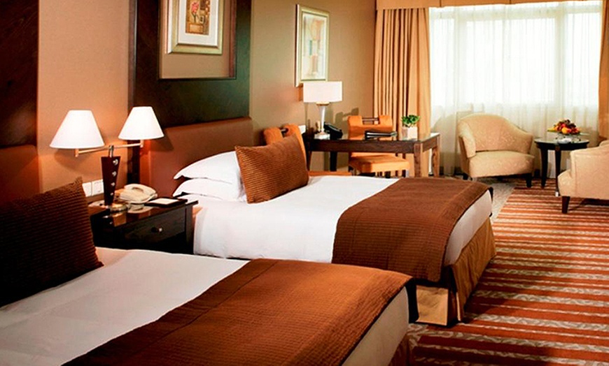 Image 3: Dubai: Up to 2-Night 5* Stay with Lunch and/or Brunch