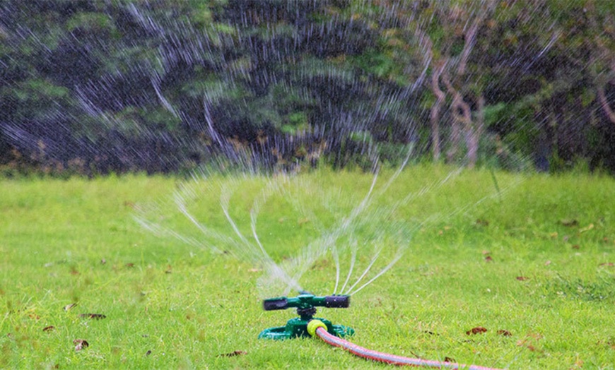 Image 2: 360-Degree Automatic Water Sprinkler