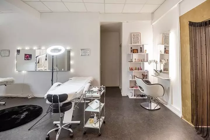 Faltenbehandlung mit Plasma Pen