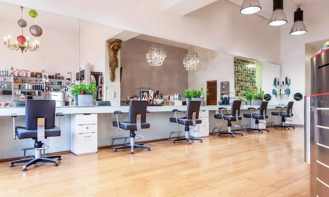 Herren-Style-Paket: Haarschnitt, Bartstyling & Wellness-Behandlungen