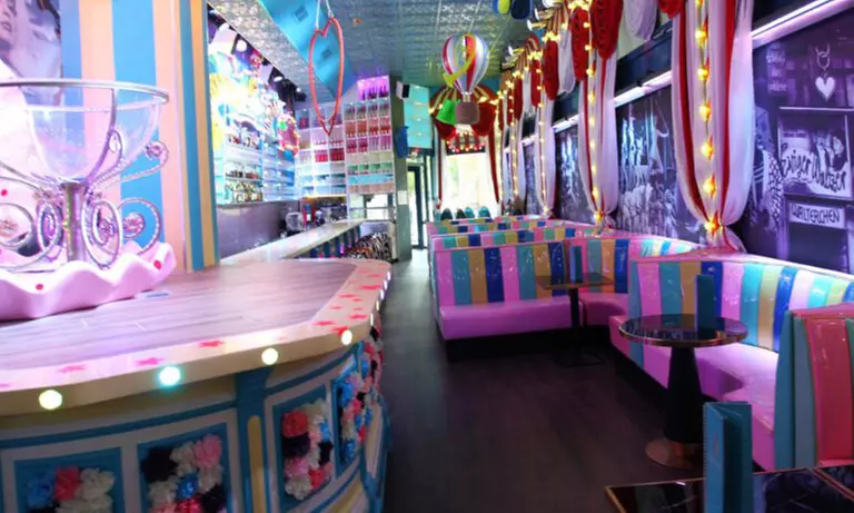 Frühstücks-Brunch-Etagere am Berliner Fernsehturm zu zweit genießen