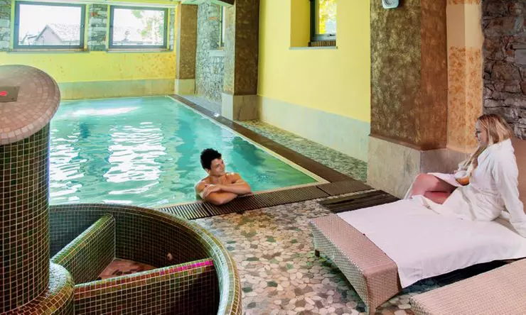 Costa Volpino: 1 notte con colazione o mezza pensione e Spa