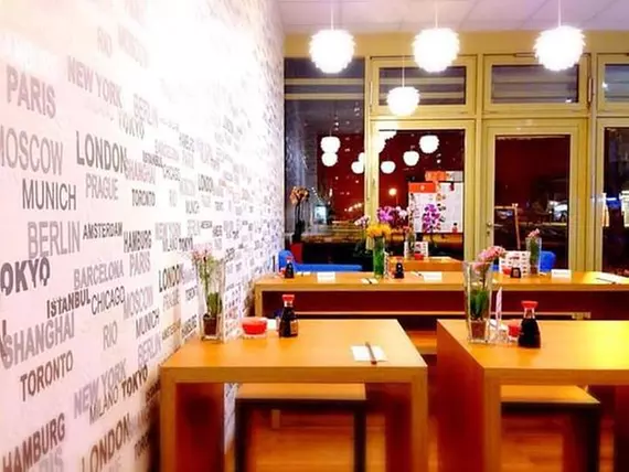 Sushi-Platte mit Vorspeise