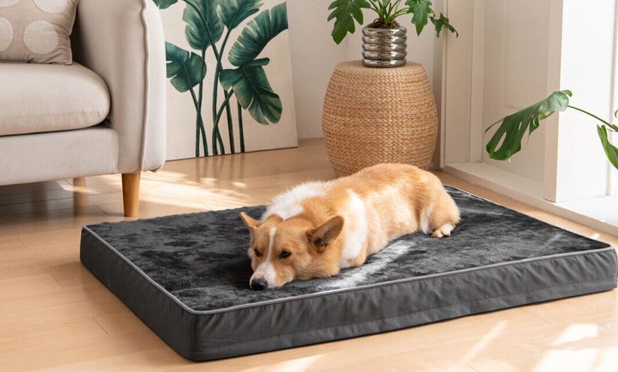 Image 7: Waterproof Flannel Pet Bed