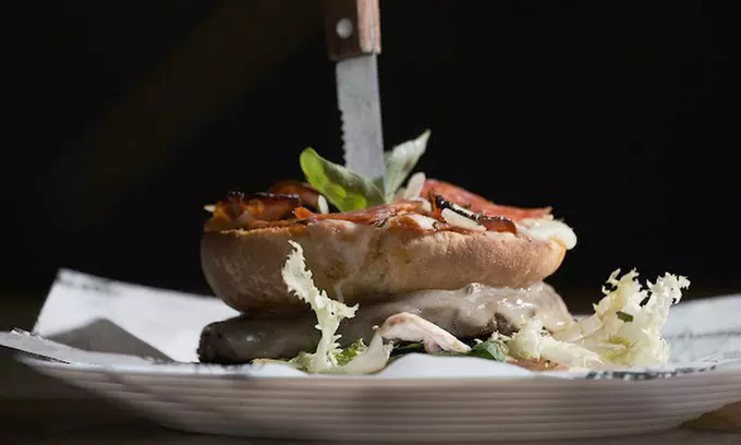 Menú de hamburguesa o pizza Love & Hate para 2 o 4