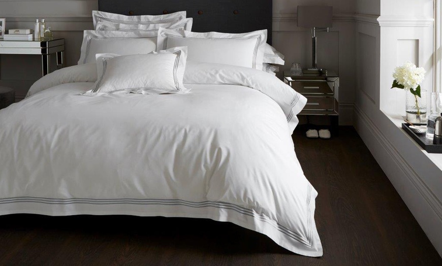 Image 2: Gaveno Cavailia Hotel-Quality Devor Duvet Set