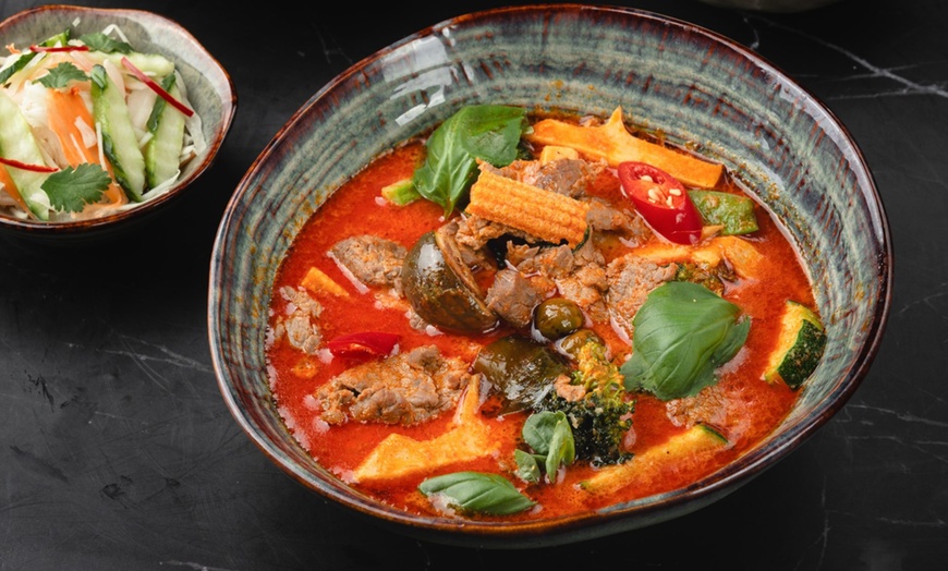 Image 10: Asiatisch-Thailändisches 2-Gänge-Menü nach Wahl für 2 oder 4 Personen