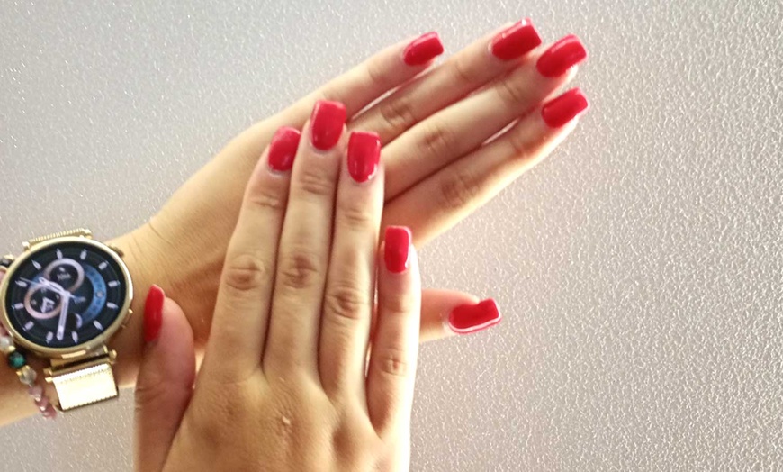 Image 8: Manicure i pedicure hybrydowy i więcej opcji w nowym salonie