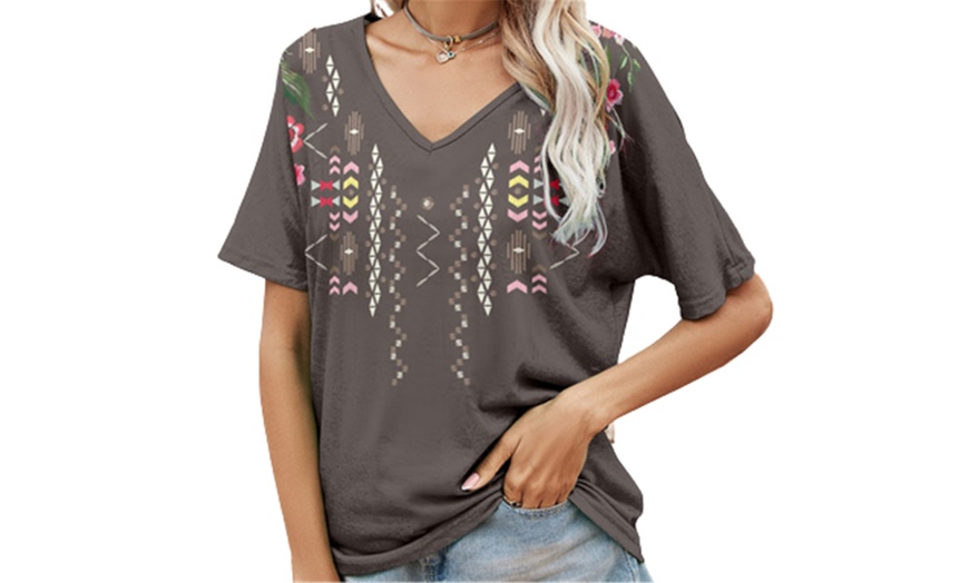 Image 4: Women's Boho Printed Short-Sleeved V-Neck Top