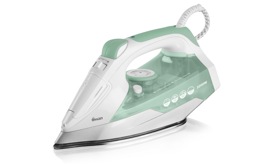 Image 2: Swan 2200W Steam Iron