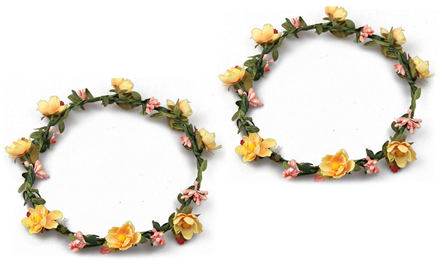 Image 7: Flower Head Garland