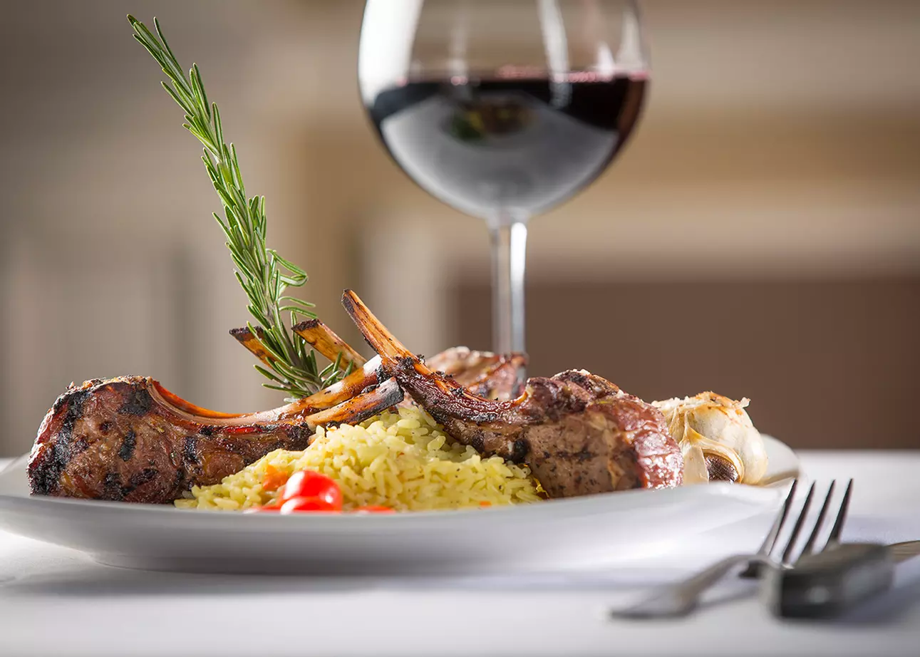 Enjoy Delicious Food and Drink at Pavilion Restaurant & Lounge