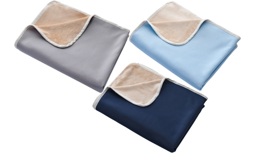 Image 1: Double-Sided Lightweight Cooling Blanket