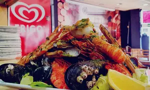 ✧ Menú Mariscada para 2 o 4 personas con botella de vino