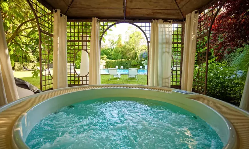 Gard : chambre "Magnenerie"  ou "Château" pour 2 personnes avec petit-déjeuner au Château d'Arpaillargues - Primary Image