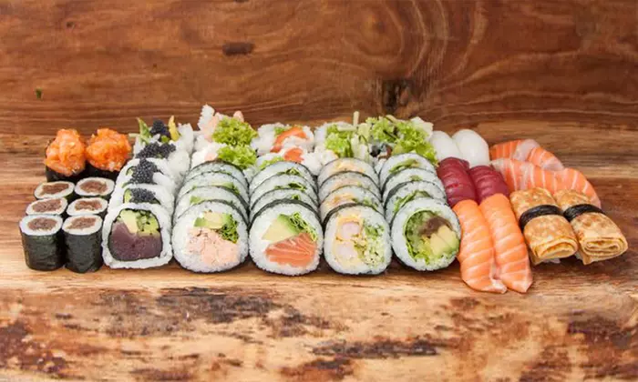 Groupony wartościowe na menu w Sakana Sushi And Sticks